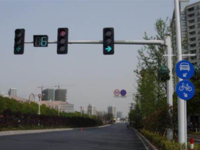 淺談交通信號燈控制規(guī)則